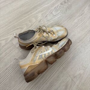 Nike Air VaporMax 2019 Beige Gold Running Shoes Women’s Size 7.5 EU 38.5